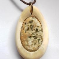 Péridots d'Ariège et os