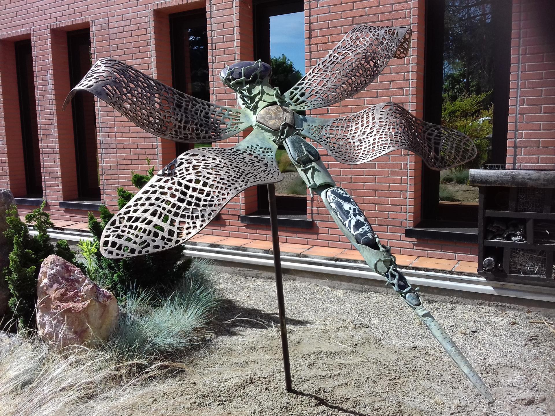 Metamorph'ose, bronze et pierres fines des Pyrénées, 1m20, réalisation à 4 mains lors de l'initiation de Joy Heylen à la technique du bronze, résidence 1.0