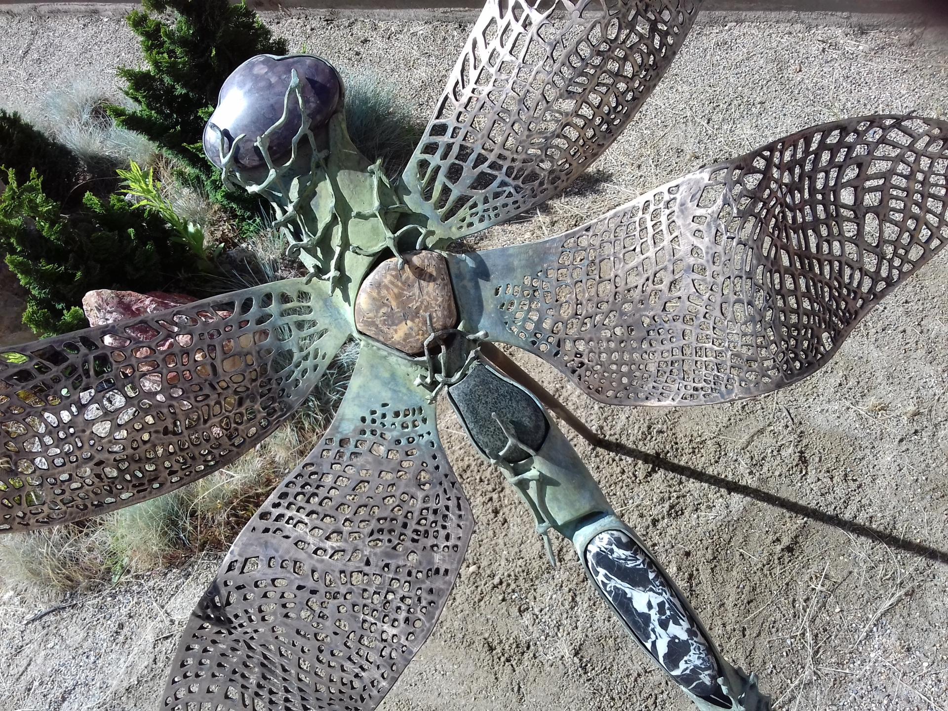 Metamorph'ose, bronze et pierres fines des Pyrénées, 1m20, réalisation à 4 mains lors de l'initiation de Joy Heylen à la technique du bronze, résidence 1.0