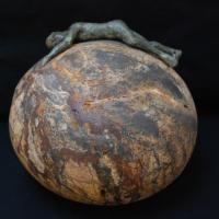 Terre, pierre de la Butte et bronze, commande privée