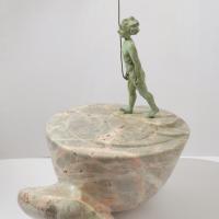 Les porteurs de rêves 2, culbuto, marbre de St Lary et bronze